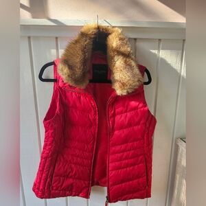 Talbots Red Puffer Vest Size Medium Petites Faux Fur Collar Sleeveless